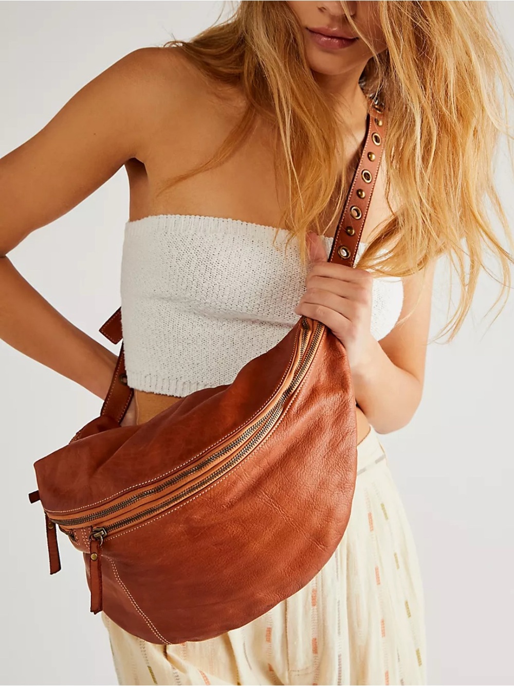 Free People Bolsa Nova Bella Sling Bag leather boho shoulder strap zip closure